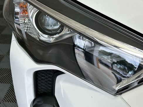 Used 2023 Toyota 4Runner SR5 Premium w/ Moonroof Package RWD image 9