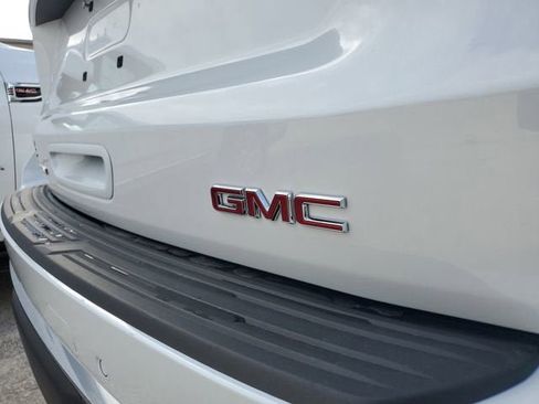 New 2026 GMC Yukon XL Denali image 7