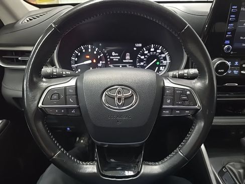 Used 2020 Toyota Highlander XLE AWD/4WD image 21