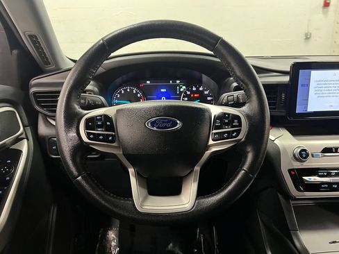 Used 2022 Ford Explorer XLT RWD image 17