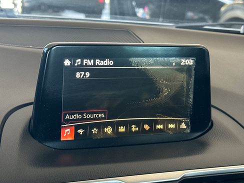 Used 2018 MAZDA MAZDA3 Touring FWD image 17