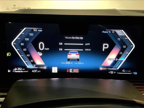 Used 2025 BMW X5 xDrive50e w/ M Sport Package image 21