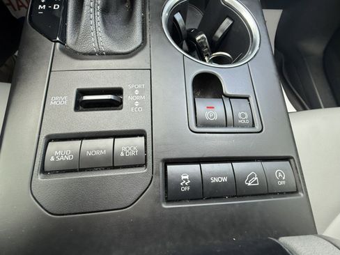 Used 2022 Toyota Highlander XLE image 23