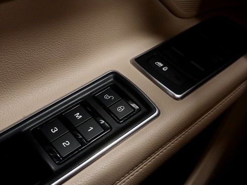 Used 2020 Jaguar XF Prestige image 25