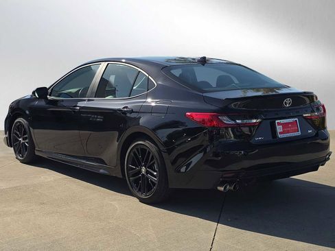 Certified 2025 Toyota Camry SE FWD image 5