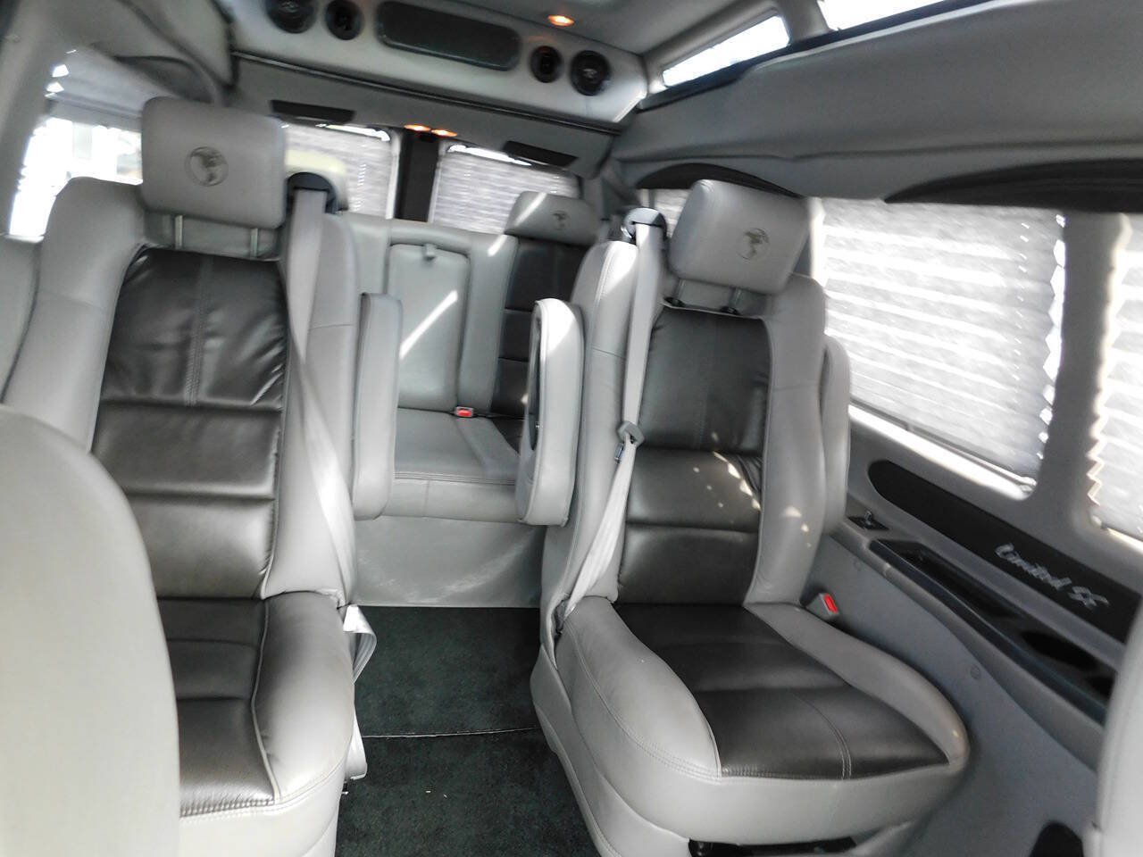 Used 2018 Chevrolet Express 2500 w/ Enhanced Convenience Package RWD image 19