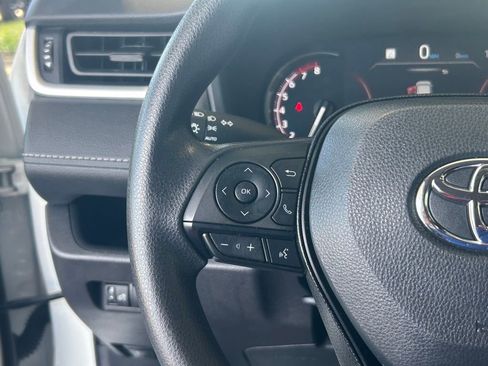 Used 2025 Toyota RAV4 XLE image 36