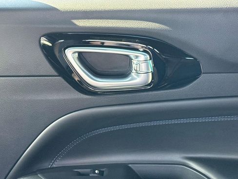 New 2026 Jeep Compass Latitude image 12