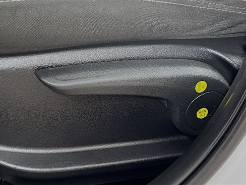 Used 2022 Hyundai Venue SEL image 16