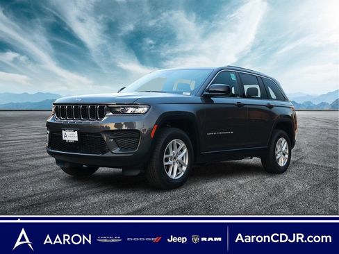 Used 2025 Jeep Grand Cherokee Laredo X w/ Trailer Tow Package AWD/4WD image 1