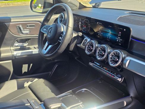 Used 2023 Mercedes-Benz GLB 250 image 28