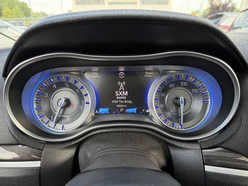 Used 2015 Chrysler 300 Limited w/ 300 Premium Group RWD image 19