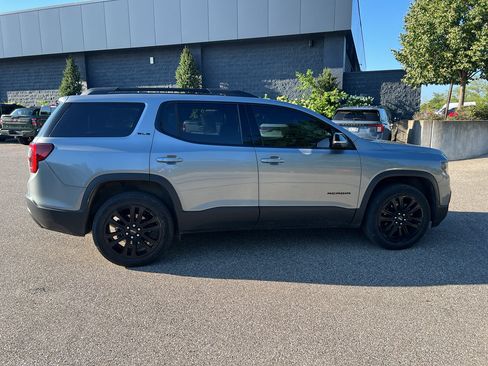 Used 2023 GMC Acadia SLE w/ Driver Convenience Package FWD image 8