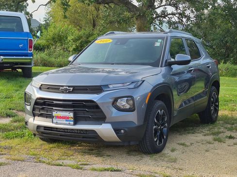 Used 2022 Chevrolet TrailBlazer LT w/ Convenience Package AWD/4WD image 3