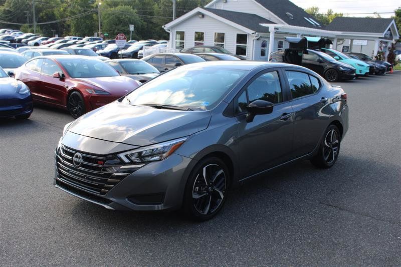 Used 2024 Nissan Versa SR FWD image 4