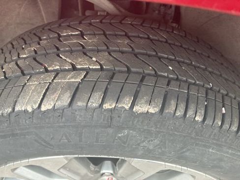 Used 2021 GMC Yukon XL Denali w/ Denali Premium Package image 9