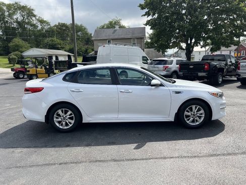 Used 2017 Kia Optima LX FWD image 4