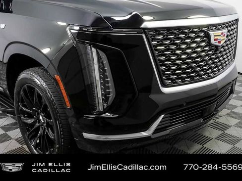 Used 2025 Cadillac Escalade Luxury image 40