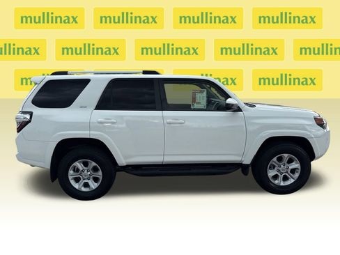 Used 2020 Toyota 4Runner SR5 AWD/4WD image 2