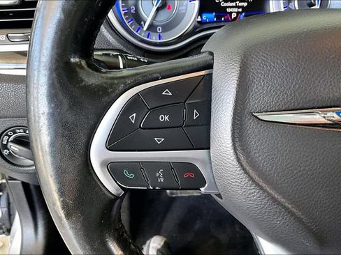 Used 2016 Chrysler 300 Limited RWD image 10