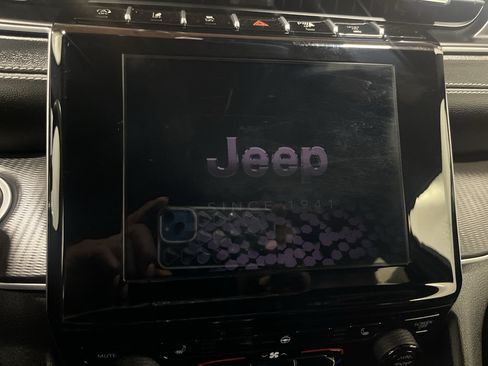 Used 2024 Jeep Grand Cherokee L Laredo AWD/4WD image 31