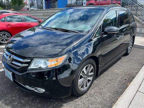 Used 2014 Honda Odyssey Touring image 1