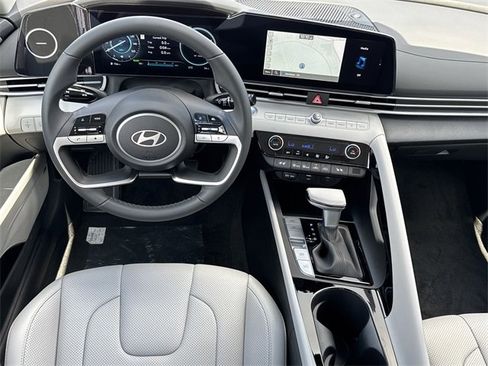 New 2025 Hyundai Elantra Limited image 15