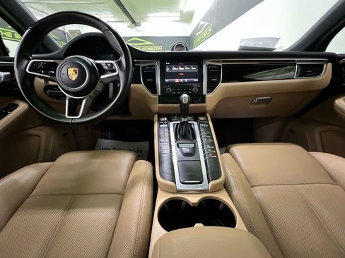 Used 2018 Porsche Macan AWD/4WD image 18