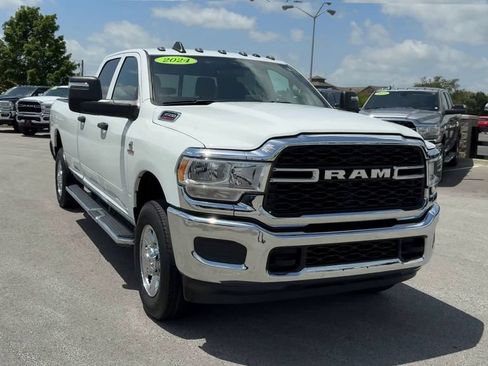 Used 2024 RAM 3500 Tradesman w/ Chrome Appearance Group AWD/4WD image 9