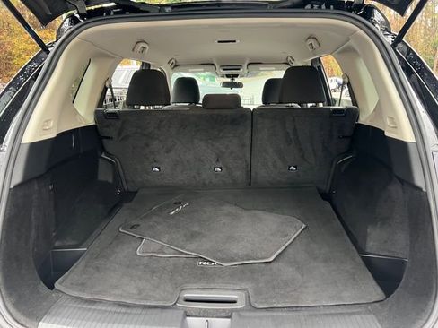 Used 2023 Nissan Rogue SV image 28