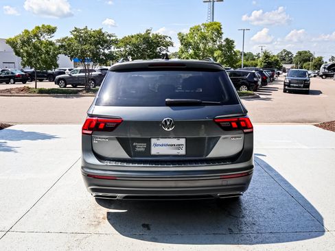 Used 2019 Volkswagen Tiguan SE w/ Panoramic Sunroof Package AWD/4WD image 9