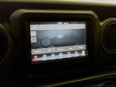 Used 2022 Jeep Gladiator Willys image 14