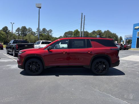 New 2026 Chevrolet Traverse RS w/ LPO, Floor Liner Package FWD image 8
