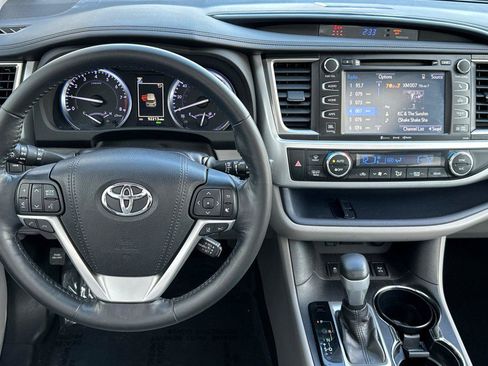 Used 2018 Toyota Highlander Limited image 14