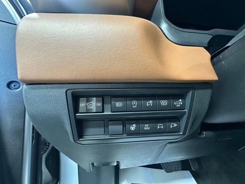 Used 2022 Toyota Tundra Platinum image 12