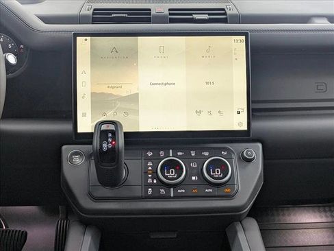 New 2026 Land Rover Defender 130 X-Dynamic SE AWD/4WD image 8