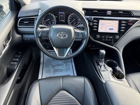 Used 2019 Toyota Camry SE w/ Convenience Package FWD image 4