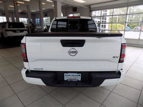 Used 2022 Nissan Frontier SV w/ Technology Package RWD image 7