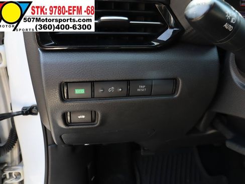 Used 2020 Nissan Sentra SR w/ Premium Package FWD image 16