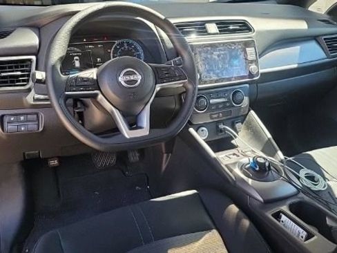 Used 2025 Nissan Leaf S FWD image 3
