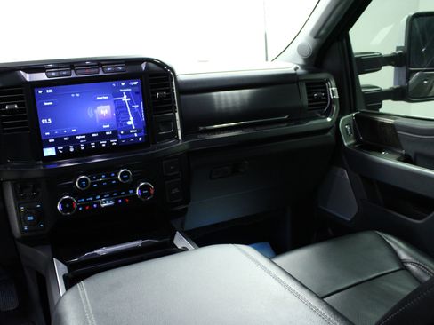 Used 2024 Ford F250 Lariat w/ Chrome Package image 19