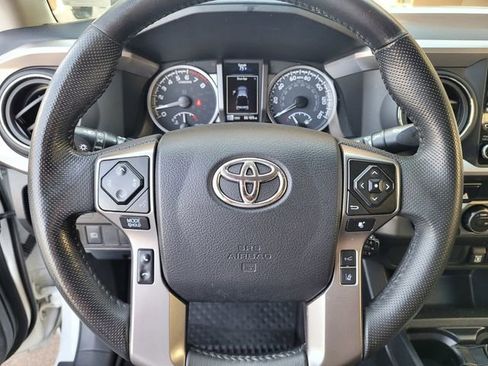 Certified 2022 Toyota Tacoma SR5 image 28