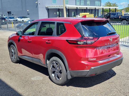 Certified 2026 Nissan Rogue SV FWD image 9