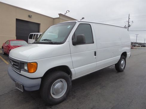 Used 2006 Ford E-250 and Econoline 250 image 3