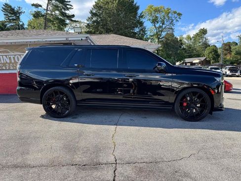 Used 2023 Cadillac Escalade ESV V AWD/4WD image 8