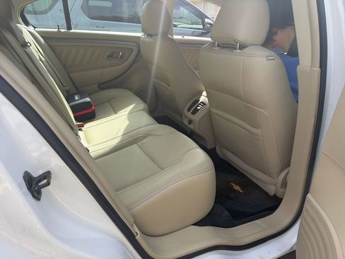 Used 2014 Ford Taurus SEL w/ Equipment Group 201A image 10
