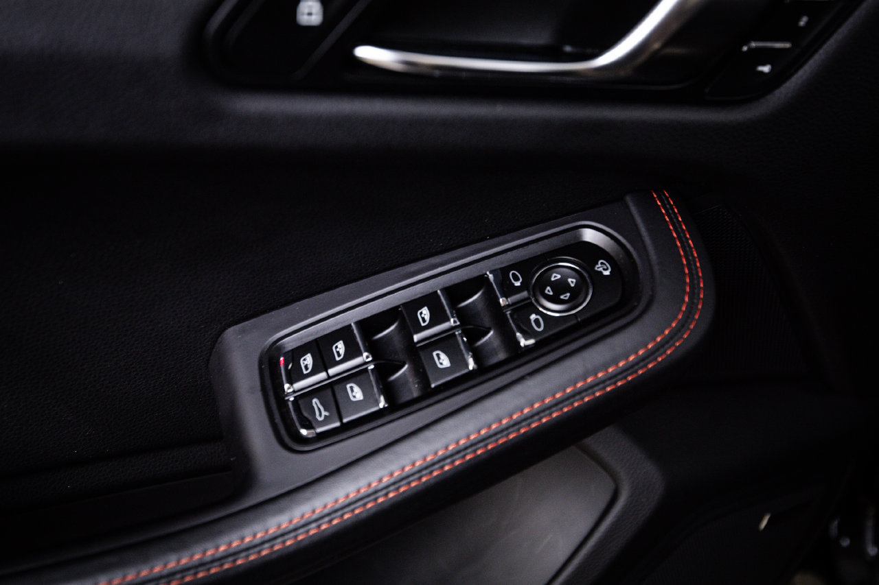 Certified 2023 Porsche Macan Turbo AWD/4WD image 22