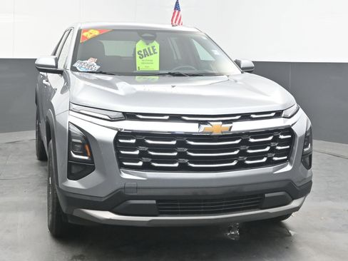 Used 2025 Chevrolet Equinox LT FWD image 3