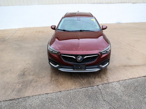 Used 2019 Buick Regal Essence w/ Driver Confidence Package I image 4