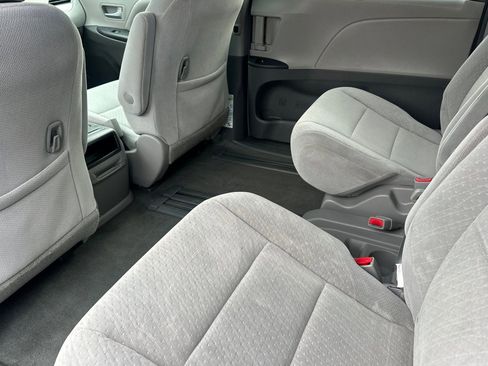 Certified 2016 Toyota Sienna LE image 12